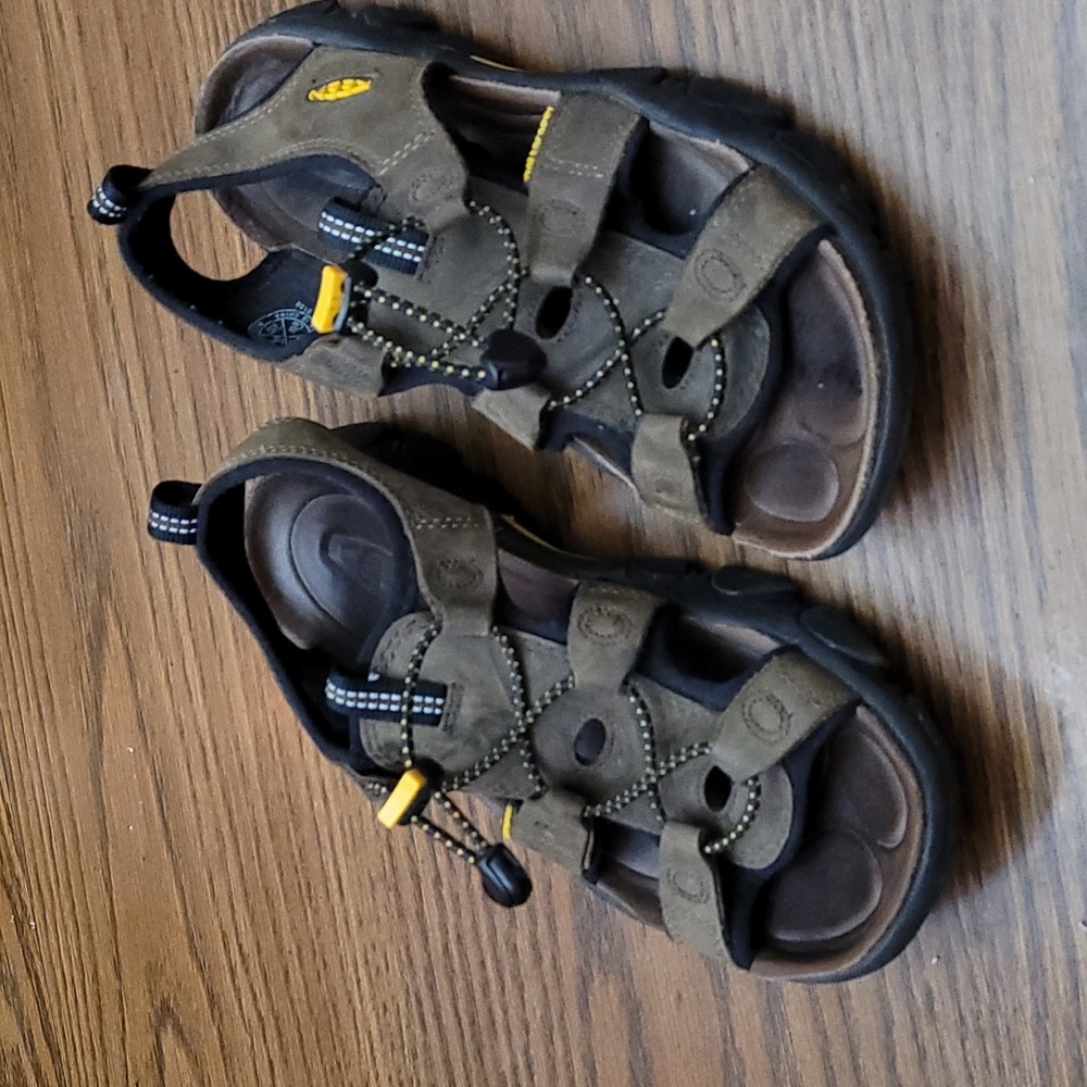 LIKE NEW KEEN SANDALS SZ 8 MEN